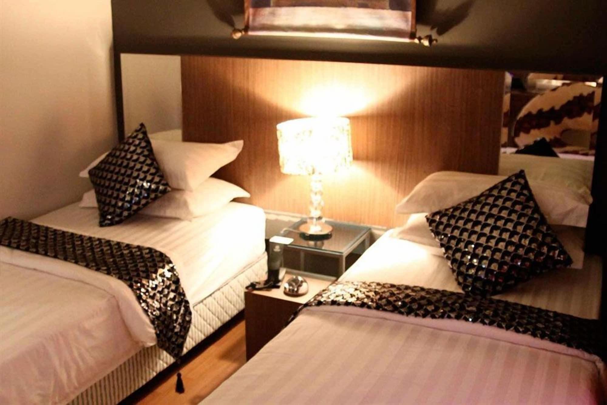 Arenaa Deluxe Hotel Malacca Esterno foto