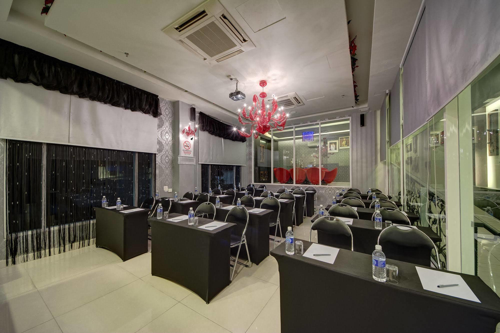 Arenaa Deluxe Hotel Malacca Esterno foto